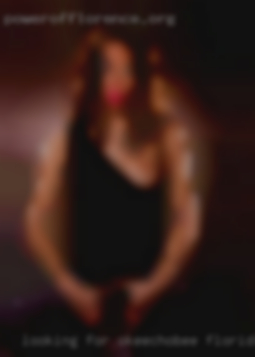 Looking for a rich man or in Okeechobee, Florida woman.